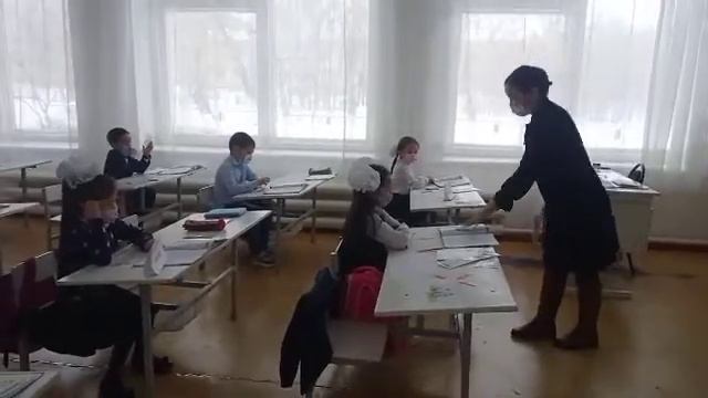 Ихрар Инжу. 2 сынып. Математика сабағы. 4 санын көбейту және бөлу. смотреть онлайн