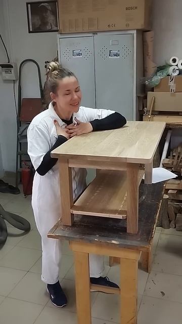 Веселые девчонки в столярной мастерской смотреть онлайн