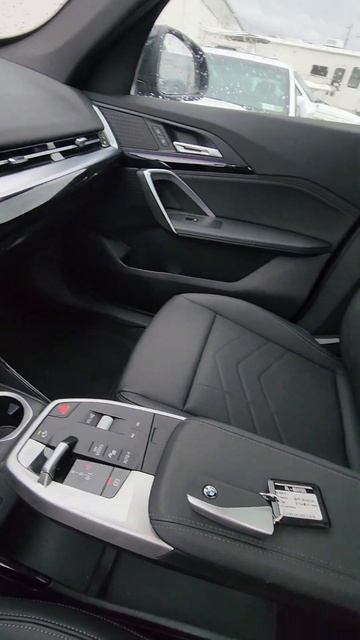 Грузим BMW X1 и Mazda CX-5 смотреть онлайн