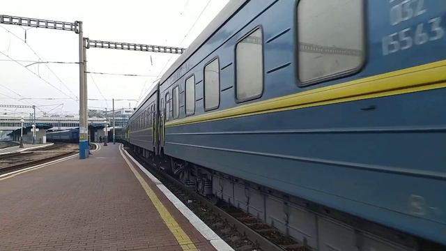 Электровоз ЧС4-102 с пассажирским поездом №145/146 сообщением Киев - Измаил смотреть онлайн