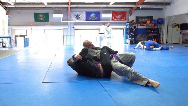 Rolling with a purple belt plus some loop choke tips смотреть онлайн