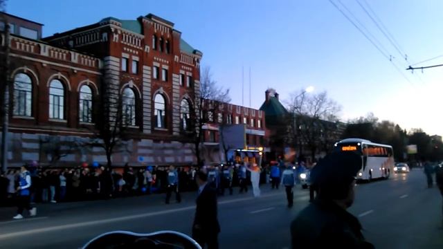 Эстафета олимпийского огня в Туле на остановке "Стадион" смотреть онлайн