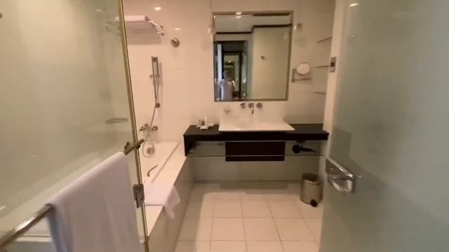Room Tour Radisson Blu Media City #RadissonBlu #Dubai #MediaCity #UAE смотреть онлайн
