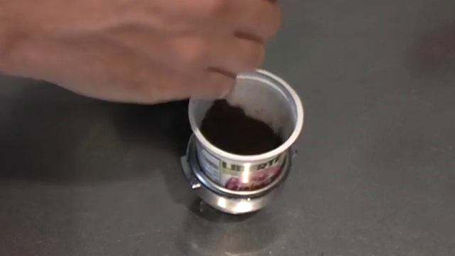 WDT - Weiss Distribution Technique for espresso levelling and distribution смотреть онлайн