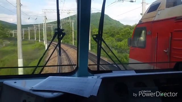 Поездная работа едем по горам. The train works by going through the mountains. смотреть онлайн