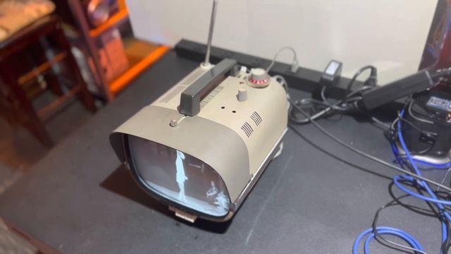 1959 World’s First SONY Transistor TV - Model 8-301W смотреть онлайн