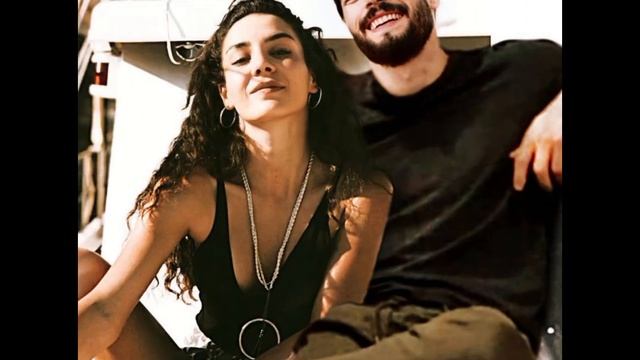 Sorpresa romántica de Akın Akınözü y Ebru Şahin: confesaron su amor con una canción!