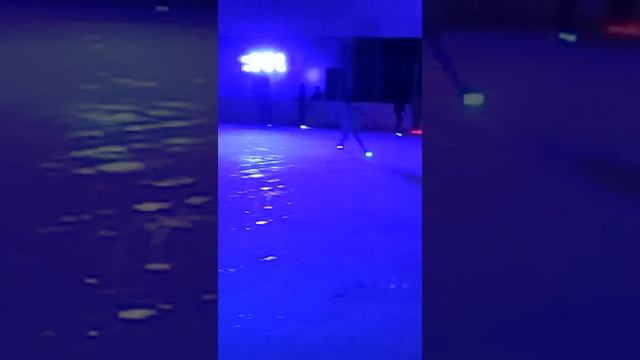 Kaki Arriba Padilla - SM Neon Ice Skating Party смотреть онлайн