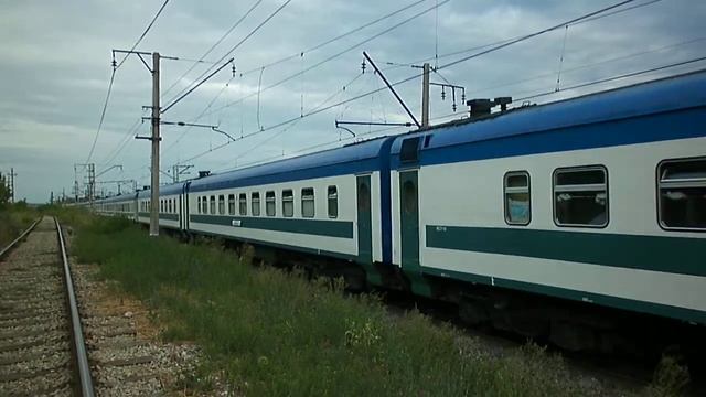 Тепловоз 2ТЭ10УТ-0020А с поездом №005Ф «Узбекистан» Ташкент — Москва смотреть онлайн