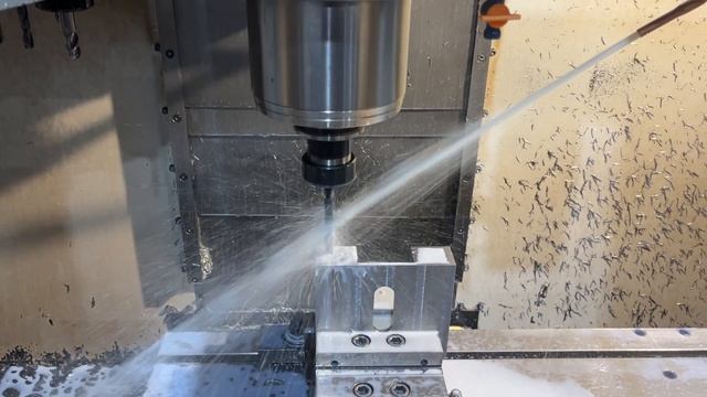 HAAS / MIKRON VCE 750 Vertical Machining Centre смотреть онлайн