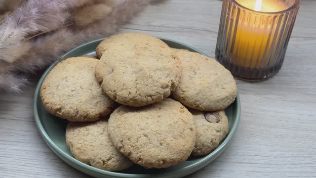 Рецепт этого печенья просят все, кто попробует! А готовится - пока кипит чайник! смотреть онлайн