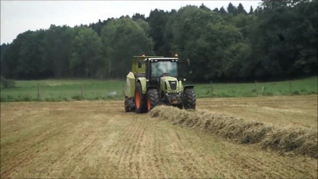 Pressage avec un Claas Arion 620 смотреть онлайн