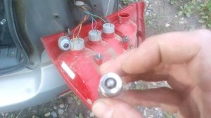 Замена лампочки  стоп сигнала в автомобиле Калина. Легкий способ.