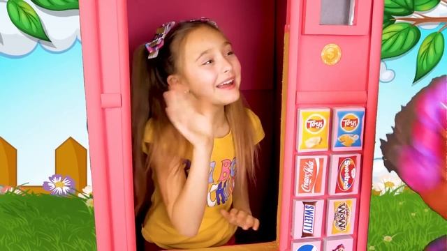 Sasha finge convertirse en una máquina expendedora de juguetes gigantes смотреть онлайн