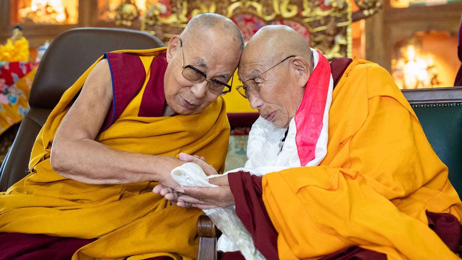 Далай-лама даровал аудиенцию 105-му Ганден Трипе смотреть онлайн