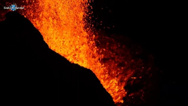 🔥 VOLCANO GEYSER FILMED FROM UP CLOSE! - Real Sound - Iceland Volcano Eruption at Night! смотреть онлайн