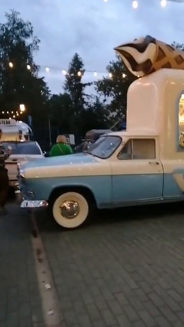Молодёжь Новосибирска отдыхает✌️👍(станция метро Площадь Ленина, возле гостиницы Центральная) смотреть онлайн