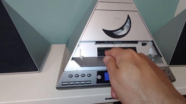 Radio Shack 13-1317 pyramid shaped rotating cd - cassette deck with remote... смотреть онлайн