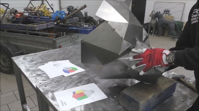 Большой Полигональный Медведь из Металла смотреть онлайн