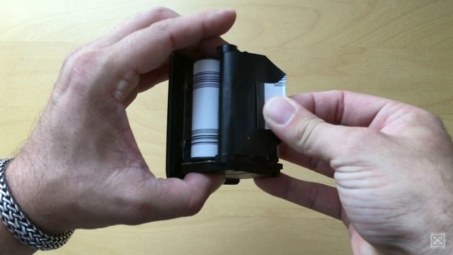 Hasselblad H1 / H2 How to Load Film смотреть онлайн