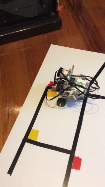EVFrog makes a passable attempt at following a line смотреть онлайн
