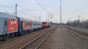 Тепловоз 2ТЭ10УК-0160 с хозяйственным поездом в Манихино