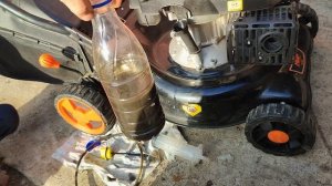 Как Заменить Масло В Двигателе Газонокосилке За 5 Минут!