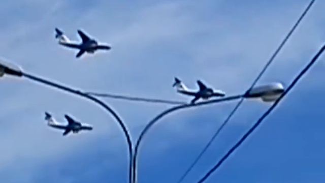 Самолеты летят на Красную площадь смотреть онлайн