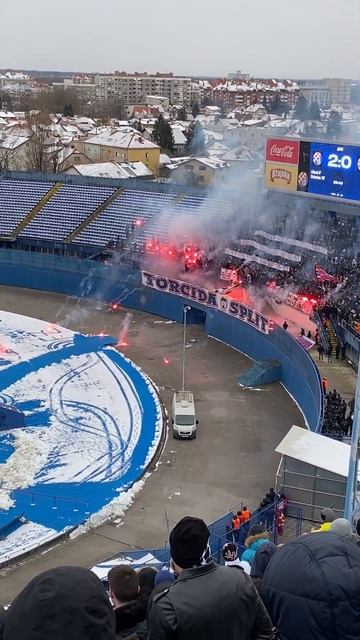 Torsida Split fireshow during Vecni Derby Dinamo Zagreb 4-0 Haiduk 26 February at Maksimir смотреть онлайн