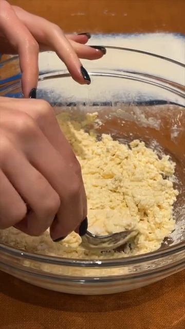 “Syrnyky” aka Cottage Cheese Pancakes. See the recipe in the description. #easycooking смотреть онлайн