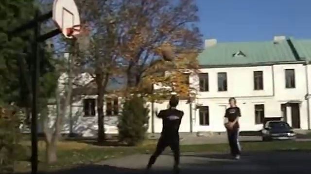 Self-alley-oop Dunk by 5'8½'' (174 cm) dunker смотреть онлайн