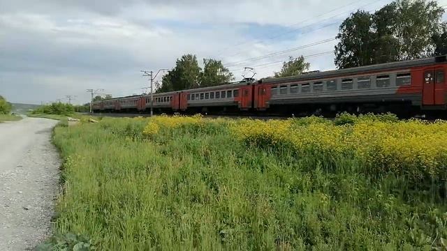 Электропоезд ЭД4М-0105/0119 прибывает к о.п. Совхоз Бердский смотреть онлайн