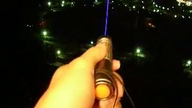 Лазерная указка ночью. Lazer pointer at night. смотреть онлайн