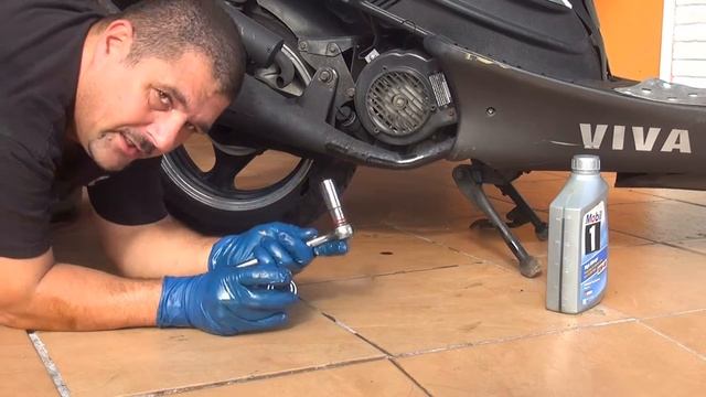 How to upgrade to a magnetic oil drain plug for gy6 150 cc scooter смотреть онлайн