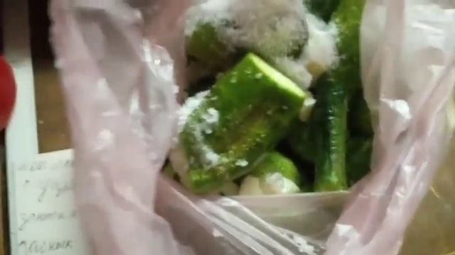 Малосольные  огурцы ))