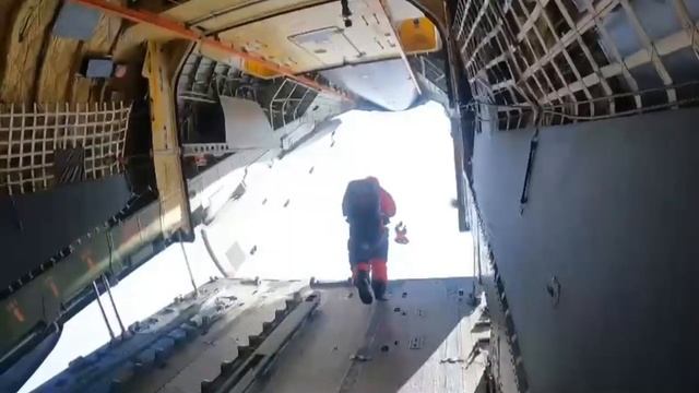 Россияне прыгнули на Северный полюс с высоты 10 километров смотреть онлайн