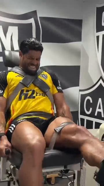 Халк на медосмотре после новогодних праздников.