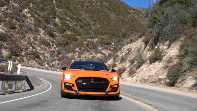 Dirigi o Mustang na Califórnia, com direto a fritar os pneus (Burnout) смотреть онлайн