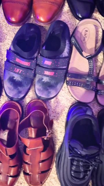 We found a bunch of great shoes #shoereseller #reseller #thrifting смотреть онлайн