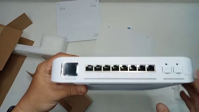 UNBOXING Ubiquiti USW-Enterprise-8-POE by NeXTGENiT смотреть онлайн