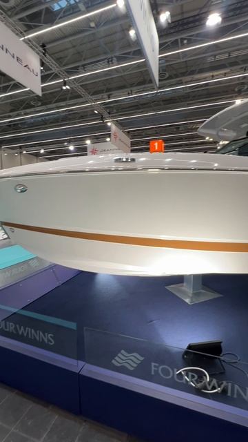 Стенд Four Winns на выставке Dusseldorf Boat Show 2025. смотреть онлайн