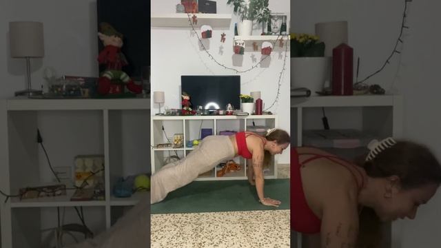 Тренировка на спину и руки с собственным весом 🥰 смотреть онлайн
