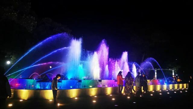 #zaika #travel #кчр #фонтан #цветнойфонтан @zaika #площадь #парк смотреть онлайн