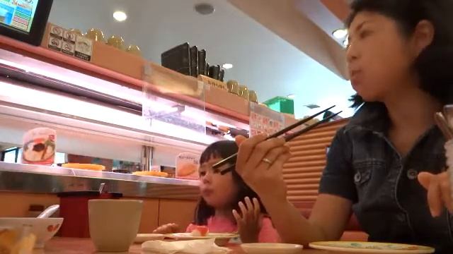 Lina in Sushi restaurant - Kappa Sushi смотреть онлайн