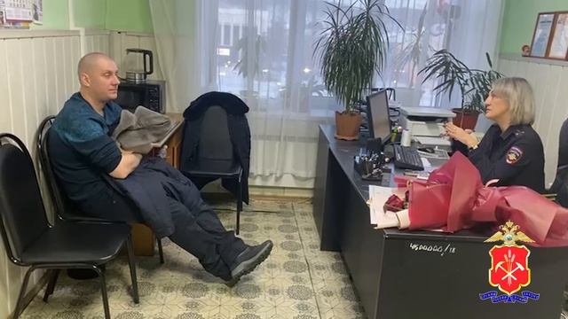 В Междуреченске полицейские задержали злоумышленника, ограбившего цветочный магазин ради сюрприза смотреть онлайн