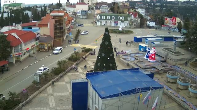 Вебкамера "Площадь Советская". Запись 01.01.2018 12:00:04 смотреть онлайн