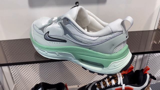 Nike Air Max Bliss (Summit White/Metallic Silver/Black) - Style Code: DH5128-103 смотреть онлайн