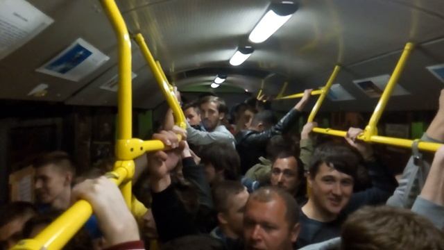 Харьковчане в автобусе исполняют гимн после матча Украина - Германия смотреть онлайн