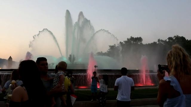 Танцующие фонтаны в Барселоне (23.06.2017) смотреть онлайн