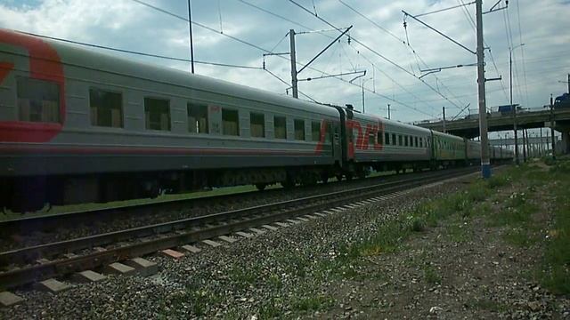 Электровоз ЧС7-249 с поездом №124В Белгород — Новосибирск смотреть онлайн